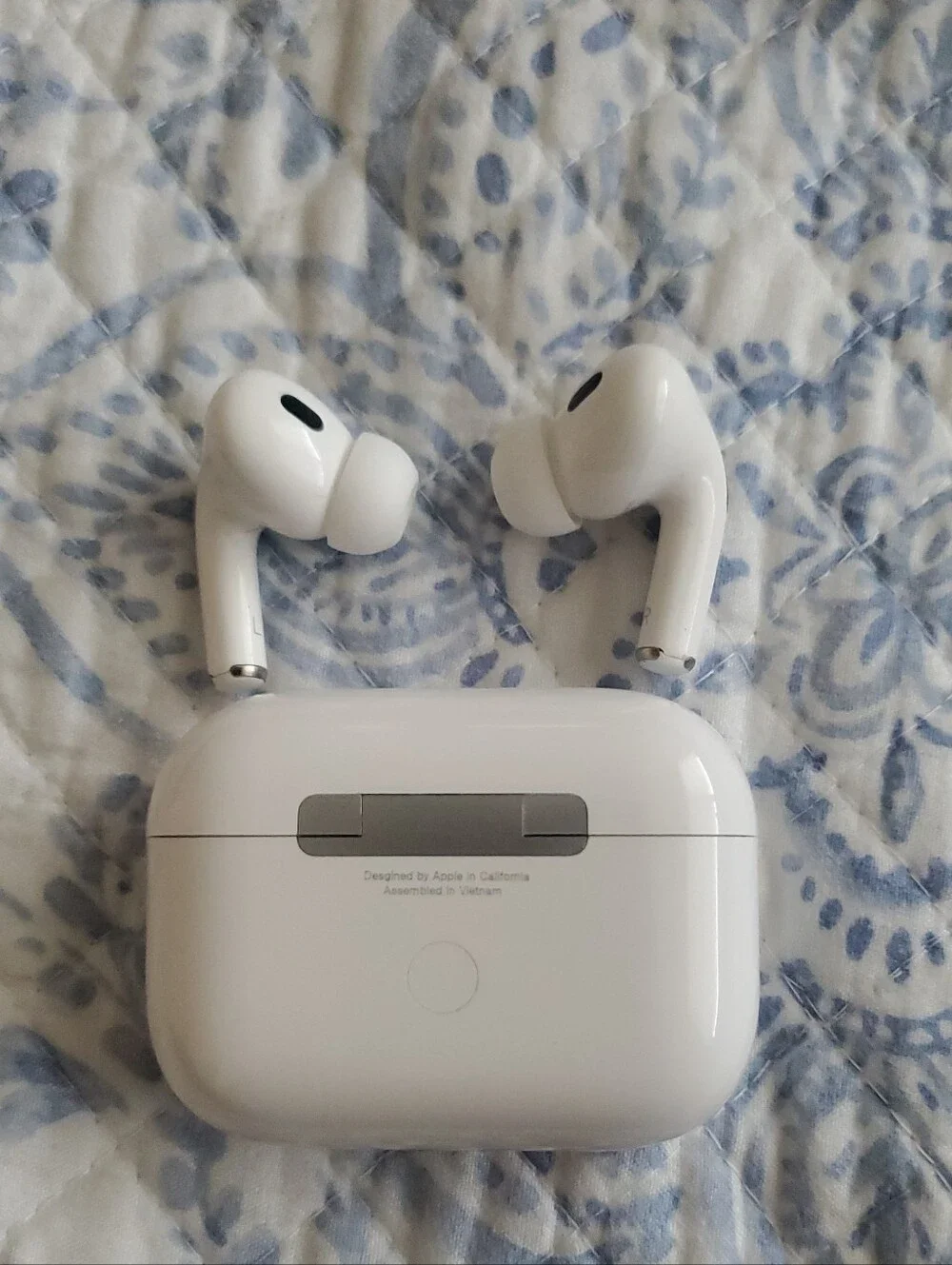 Apple White AirPods Pro 3 with Charging Case